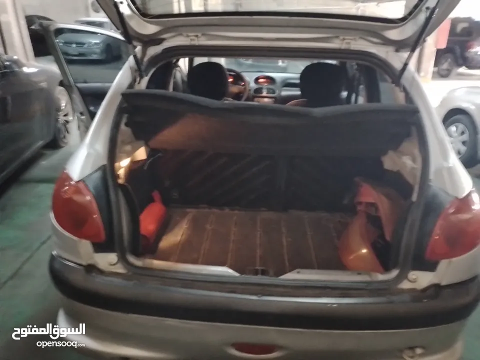 سياره بيجو  206  موديل  2006  للبيع  لون فضي   بحاله جيده جدا