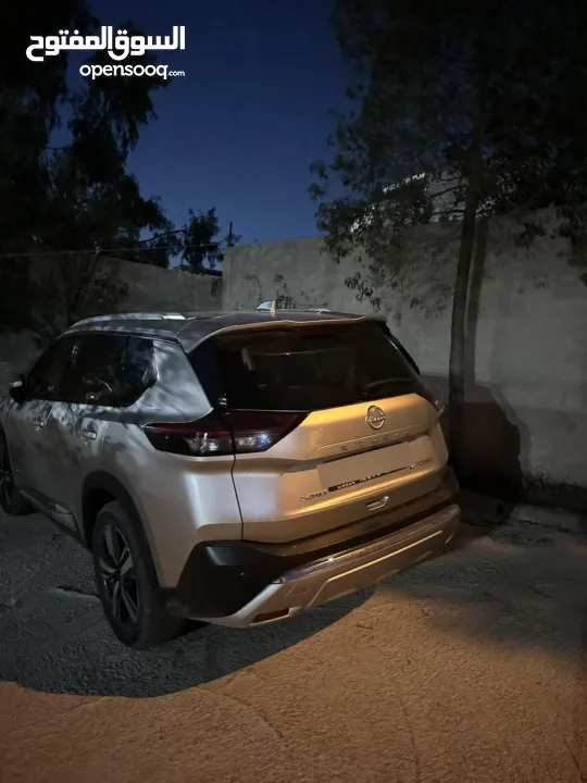 سيارة نيسان اكستريل