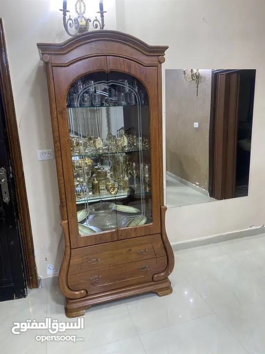 كنب ومطبخ للبيع مع برادي