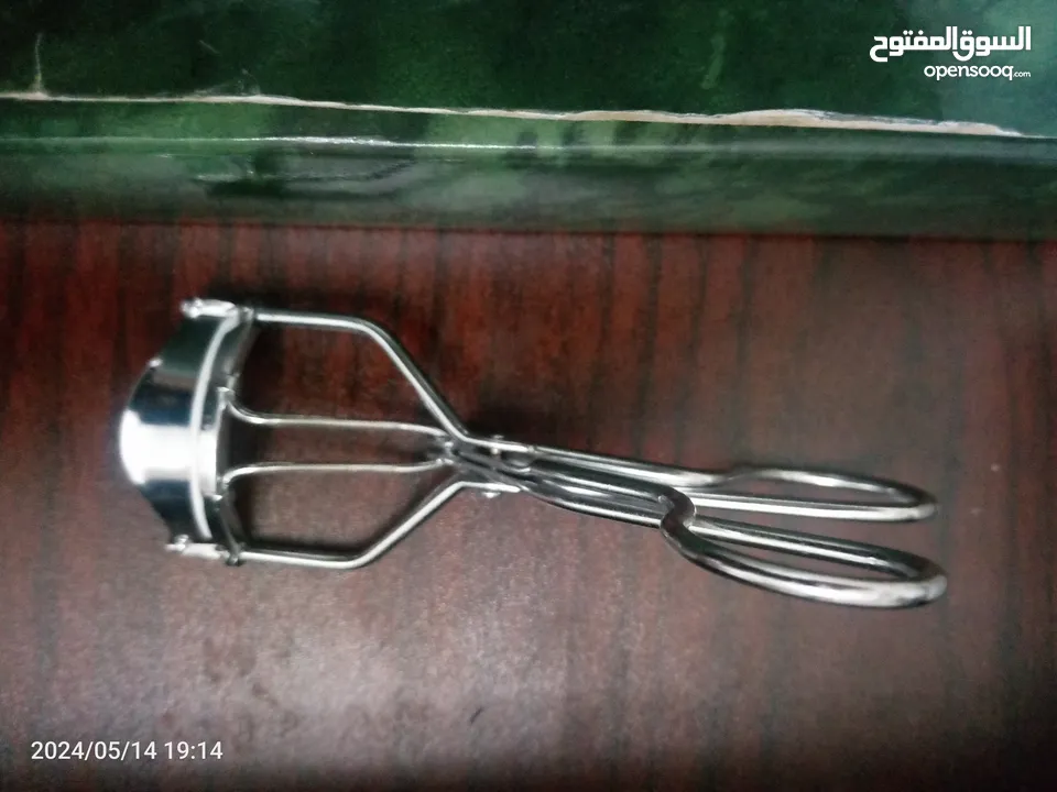 مجموعة قطع مكياج، مصفف شعر، علبة مكياج للبيع، كلهم جداد بالكرتونة