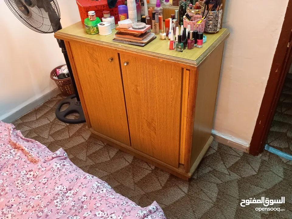 غرفه نوم تفصيل مستعمل مضروبه  زان بالإضافة إلى تخت مفرد مستعمل مع كرسي و شماعه خشب لاتيه18 اندونيسي