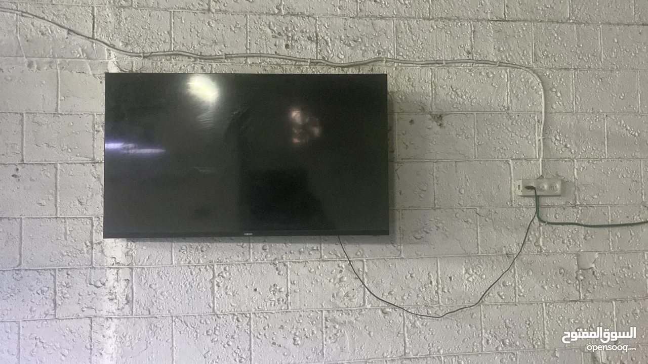 متوفر 3 شاشات