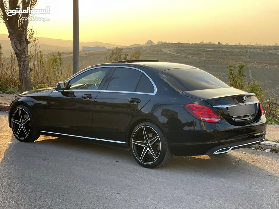 مرسيدس C200 بحالة ممتازة - استعمال قليل
