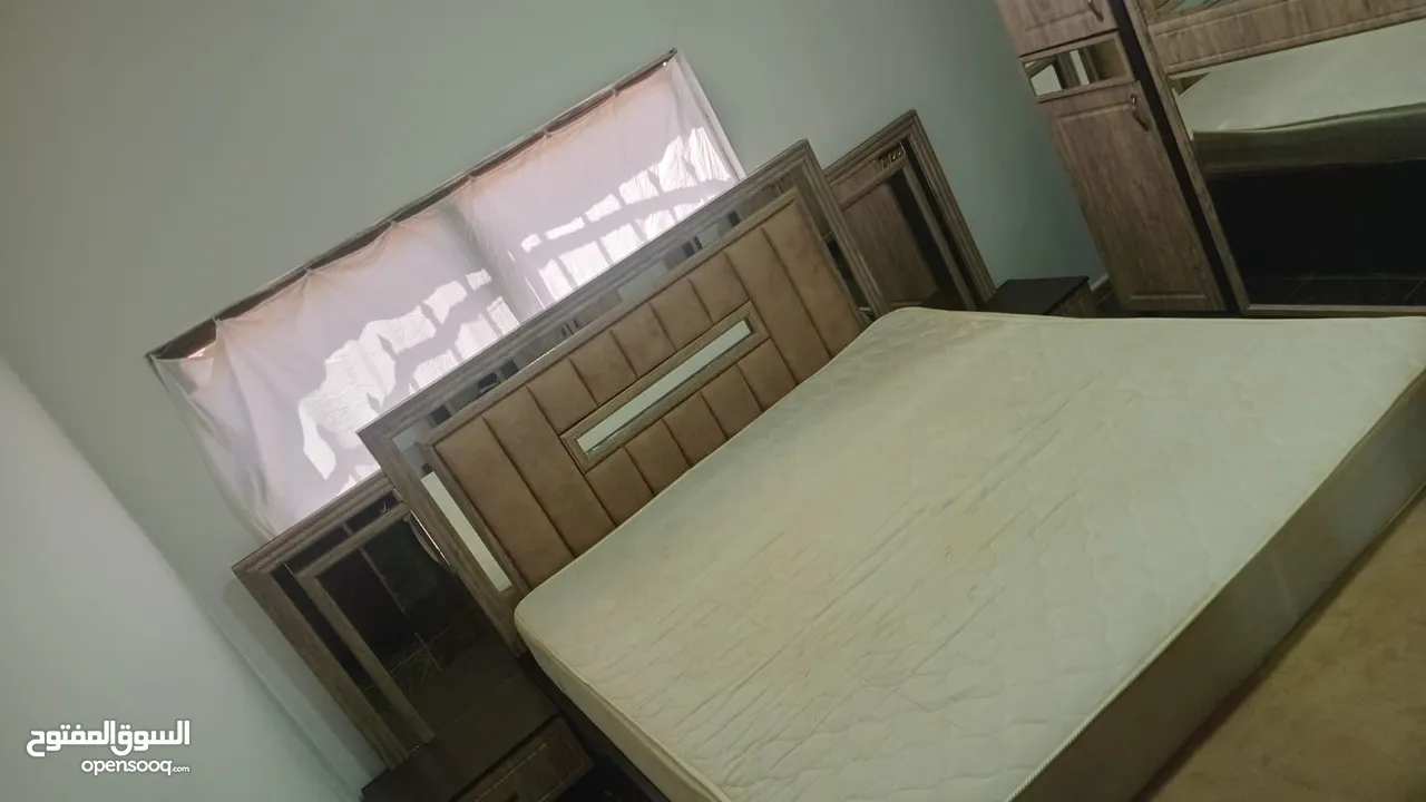اثاث للبيع بداعي السفر غرفة نوم وغرفة ضيوف بحالة اىجديد
