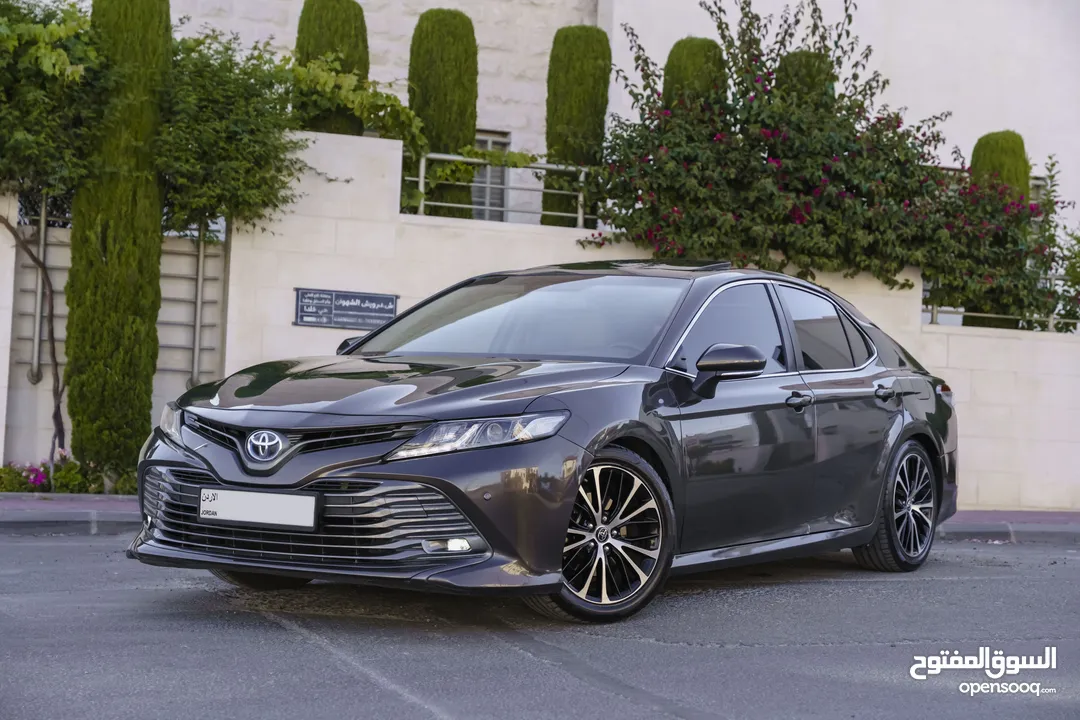 Toyota Camry GLE Hybrid 2019  تويوتا كامري GLE هايبرد  فل كامل مع فتحه