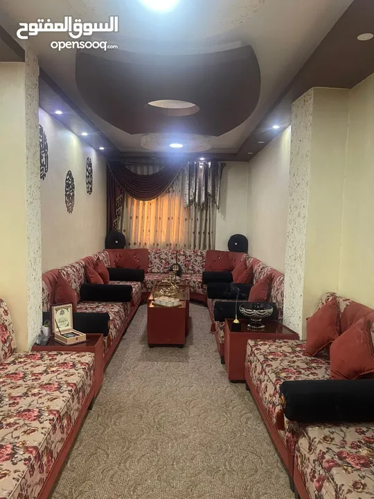 كنب كورنر مستعمل بحالة الجديد سبب البيع نقل على شقة أخرى