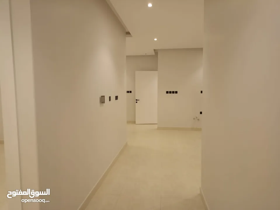 شقة فاخرة للايجار الرياض حي الياسمين   المساحه 180  مكونه من   3  غرف نو