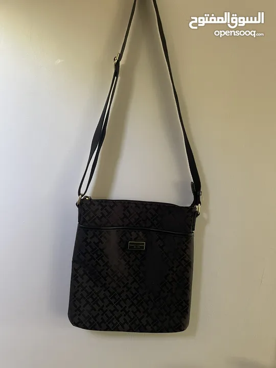 Tommy Hilfiger black hand bag!!