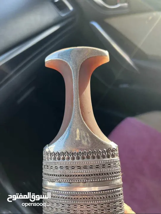 خنجر عمانية عليها حثية شيبانية