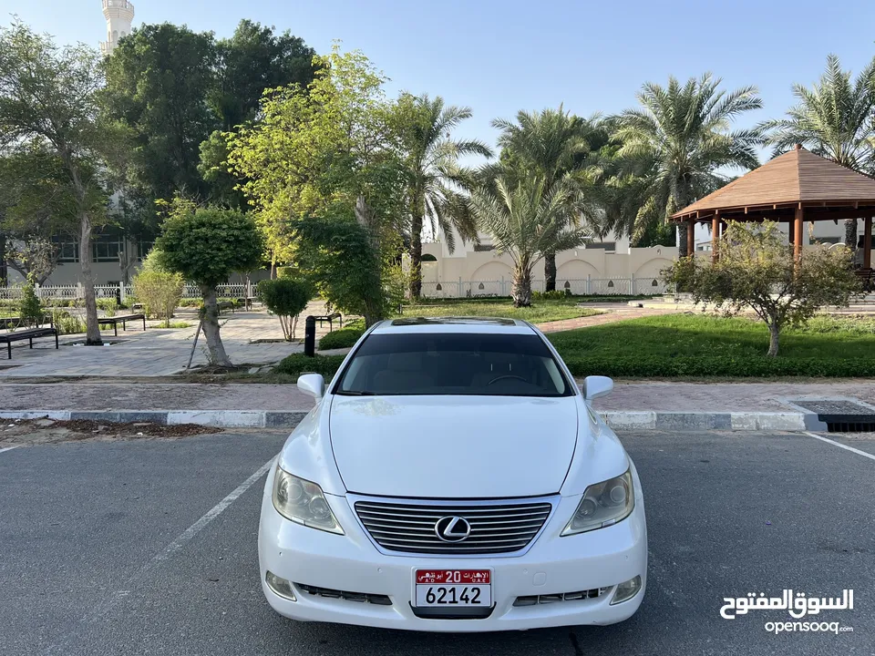 لكزس LS 460 فل اوبشن 2009 بحالة ممتازة مسرفس كامل ما يحتاج شي مع ملكية وتأمين مجدد