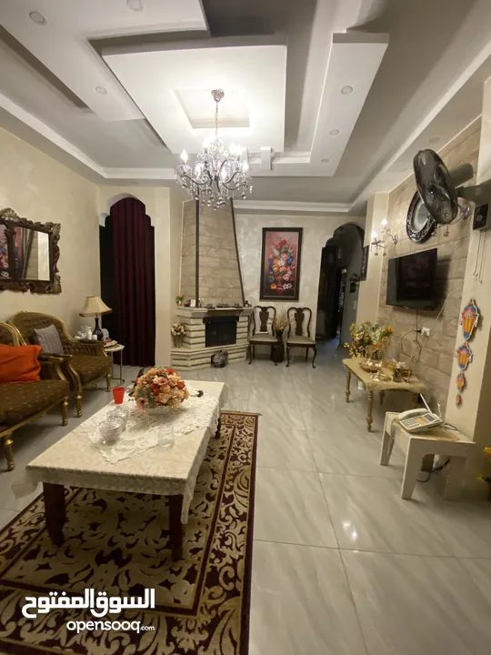 فرصة استثمارية وسكنية مميزة في ماركا الجنوبية – عمّان ( بيت مع ثلاث محلات للبيع )