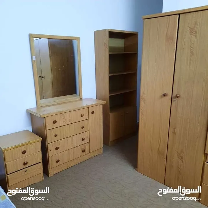 اربد غرب جامعه اليرموك - شقق مفروشه مشتركه للطالبات و الموظفات.، الشقه 3 غرف واسعه، الايجار للغرفه
