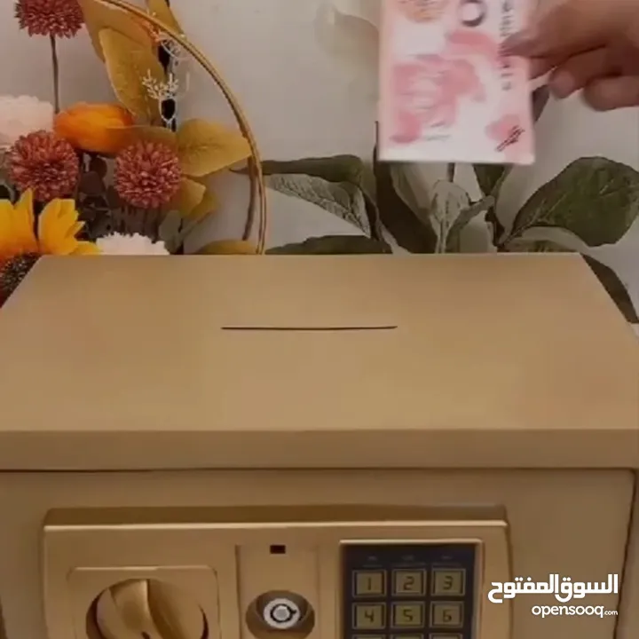 ساعة لسيارات