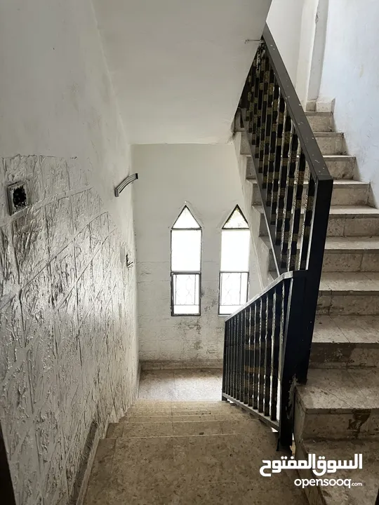 عمارة للبيع ثلاث طوابق من المالك مباشرة في مخيم البقعة