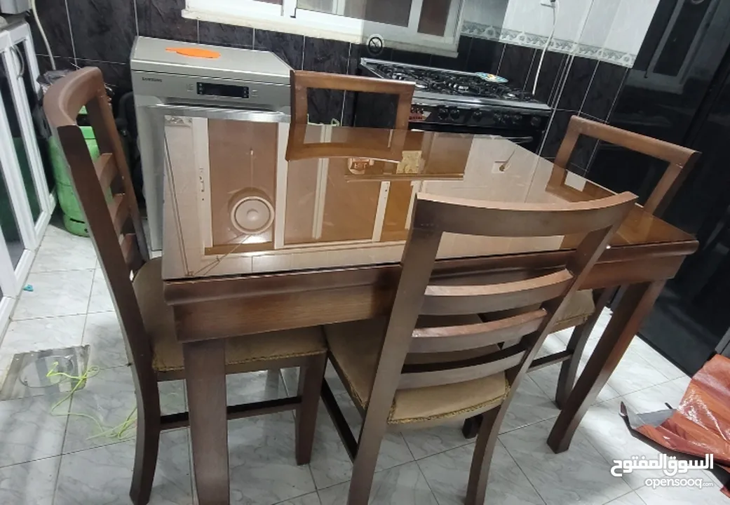 جلاي سامسونج شبه جديد مع طاوله سفره