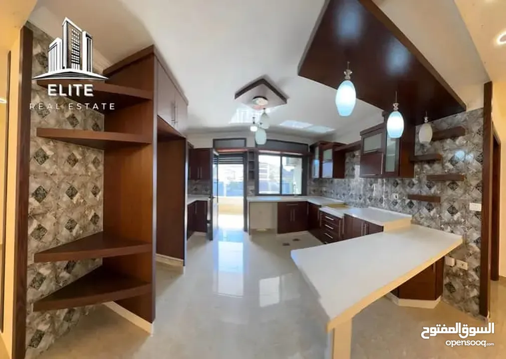 للايجار شقه دبلكس في سطح مرحبا قرب شارع القدس