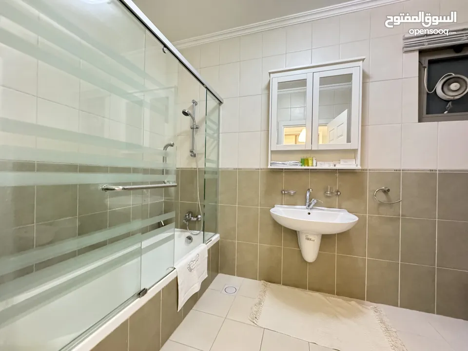Three bedroom apartment for rent in Abdoun ( Property 40814 )-174545703