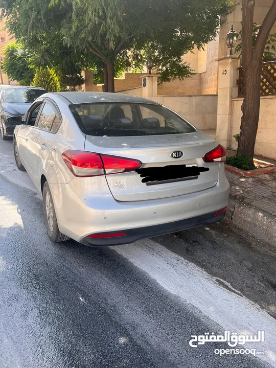 كيا K3 2018 صالون سيدان للبيع فل ما عدا الفتحه لون سيلفر