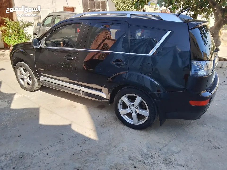 جيب متسوبيسي 4*4  7مقاعد سعر لقطه