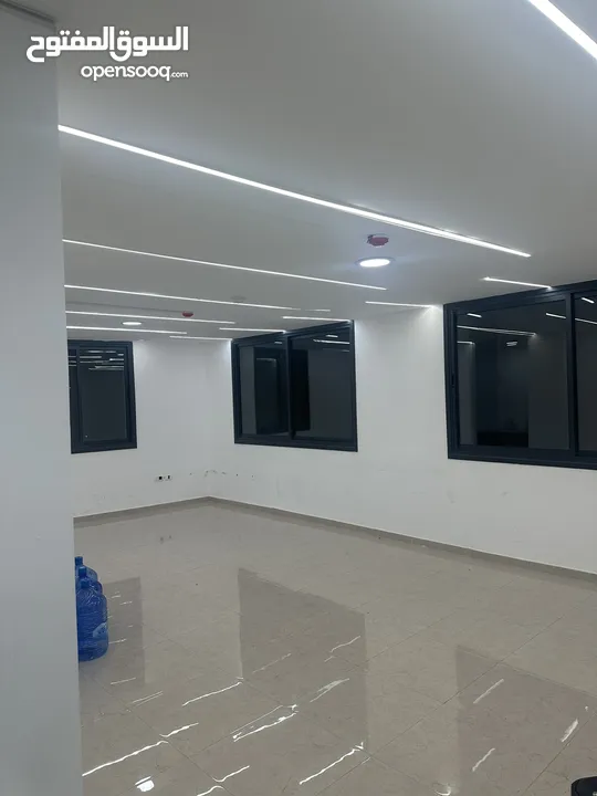 مكتب بمنطقة حيوية للإيجار