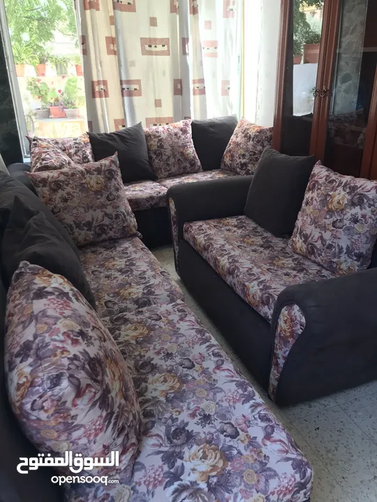 طقم كنب خشب تفصيل 8 مقاعد بحالة ممتازة