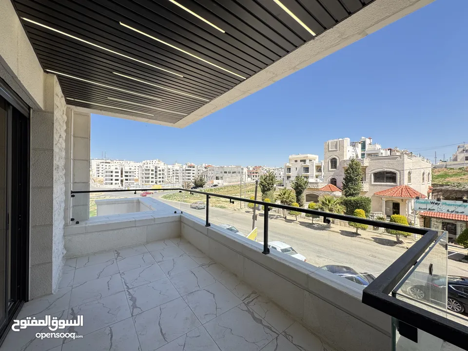شقة مميزة للبيع طابق اول مساحة 230م بخلدا بتشطيبات مميزة (مشروع 120)