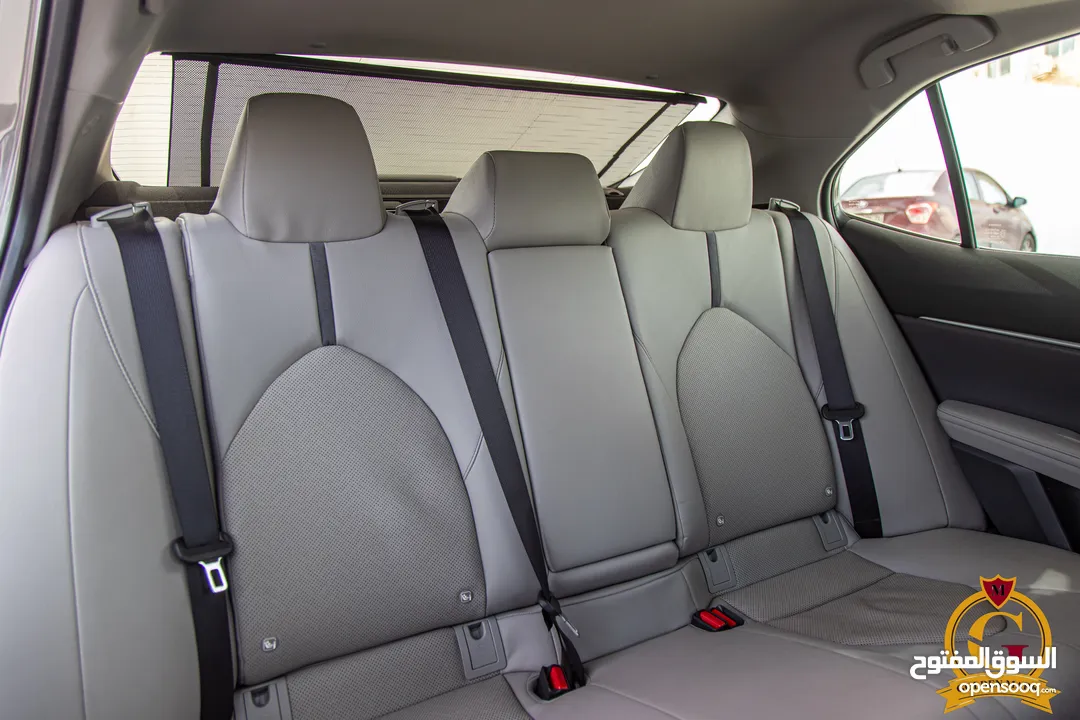 Toyota Camry Gle 2024  السيارة وارد و كفالة الشركة و قطعت 16,000 كيلو