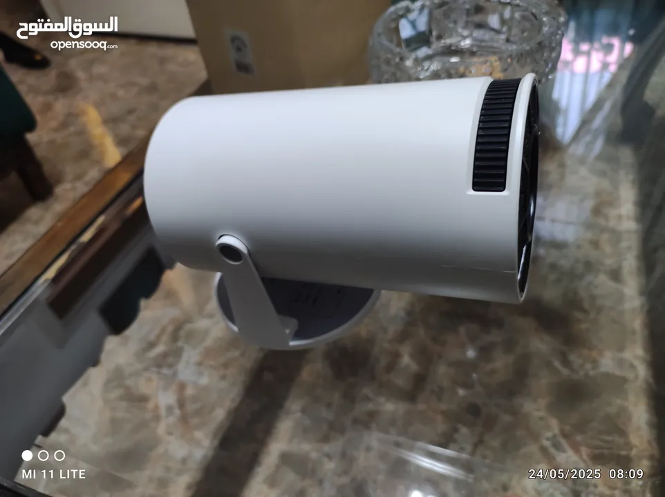 بروجكتور 4K لعرض الفيديو والأفلام على الحائط شبه جديد للبيع والسعر نهائي من الآخر.