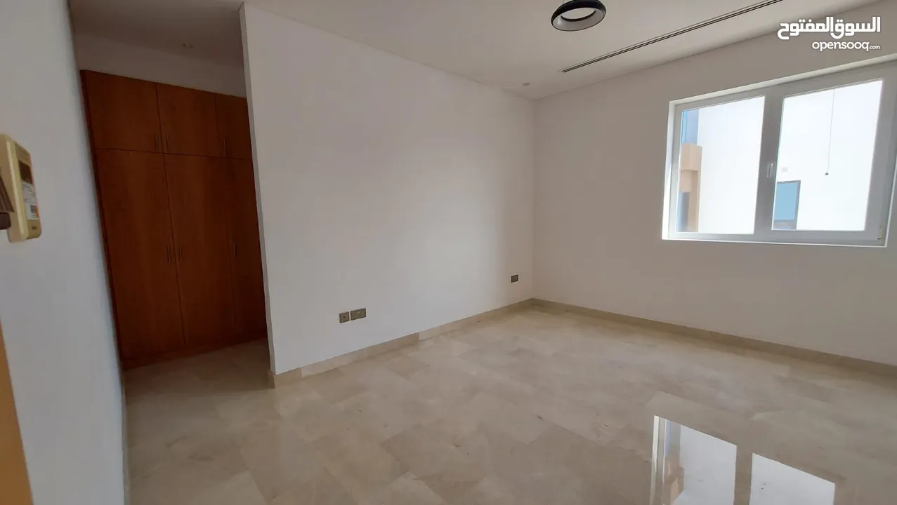 5 Bedrooms Semi-Furnished Villa with Pool for Rent in Qurum REF:1067AR
