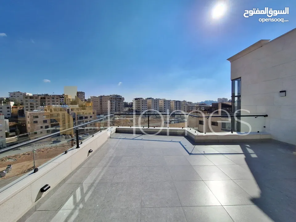 شقة اخير مع روف دوبلكس مع ترس للبيع في دير غبار بمساحة اجمالية 250م
