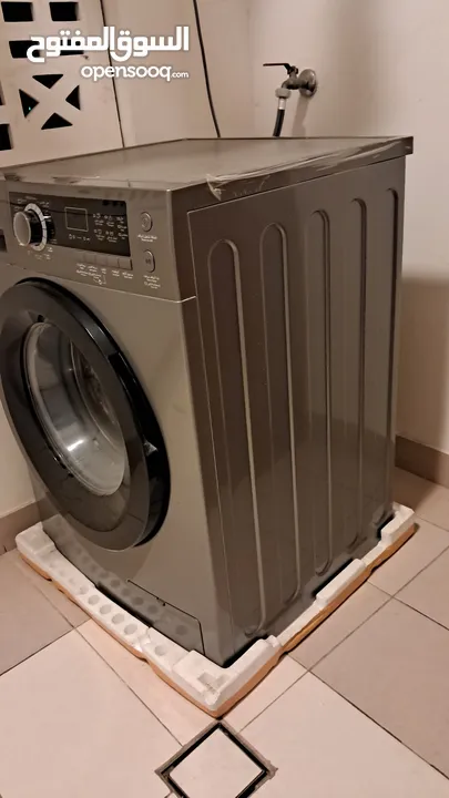 Hitachi washing machine 8kg . side loading