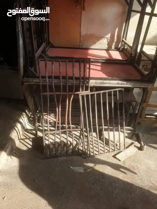 معدات مطعم متنوعه مستخدم نظيف للبيع اغلب المعدات جديده ولم يتم استخدامها وبحاله ممتازه والسعر مغري