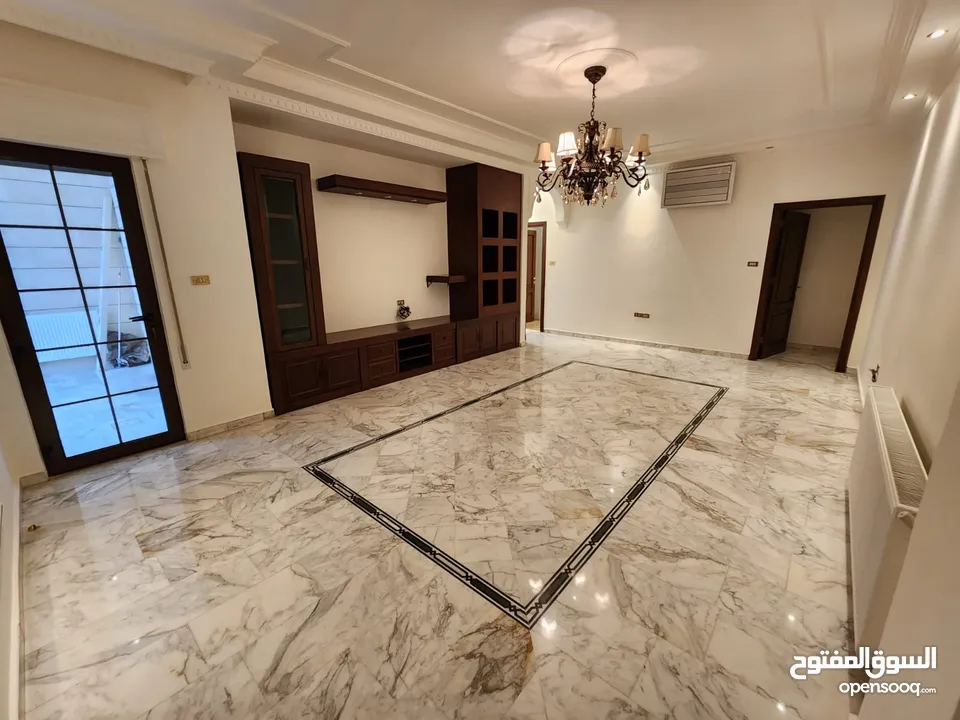 شقة فارغة للبيع في عبدون - ref : 14554