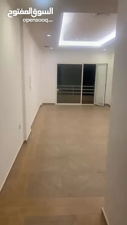 للايجار بالسالميه قطعه 3 بجوار دوار البطه المرحه شقه 3 غرف وصاله