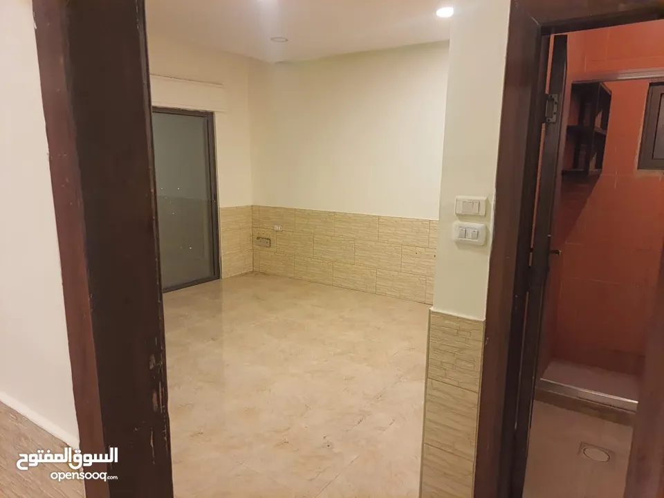 شقة ارضي للايجار /ناعور /شارع السلام