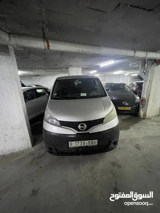 نيسان nv200