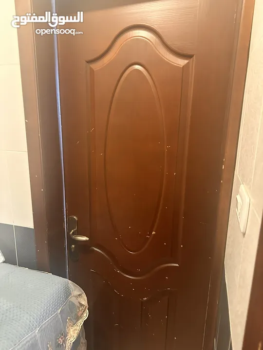 أبواب خشب مستعملات للبيع