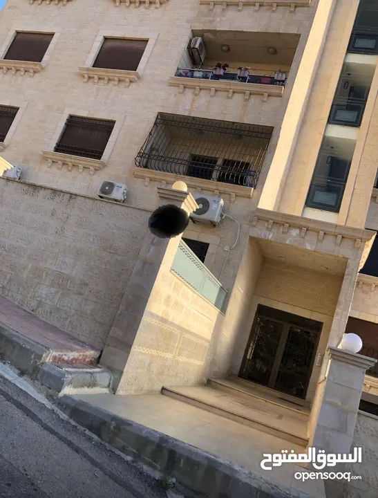 شقه ارضيه فارغه للبيع للبيع للبيع بشكل مستعجل مرج الحمام - شارع الامير محمد منطقه هادئه