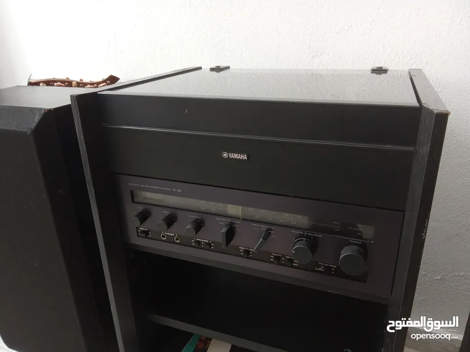 Rare to find Yamaha stereo system receiver record player cabinet with 2 speakers working good