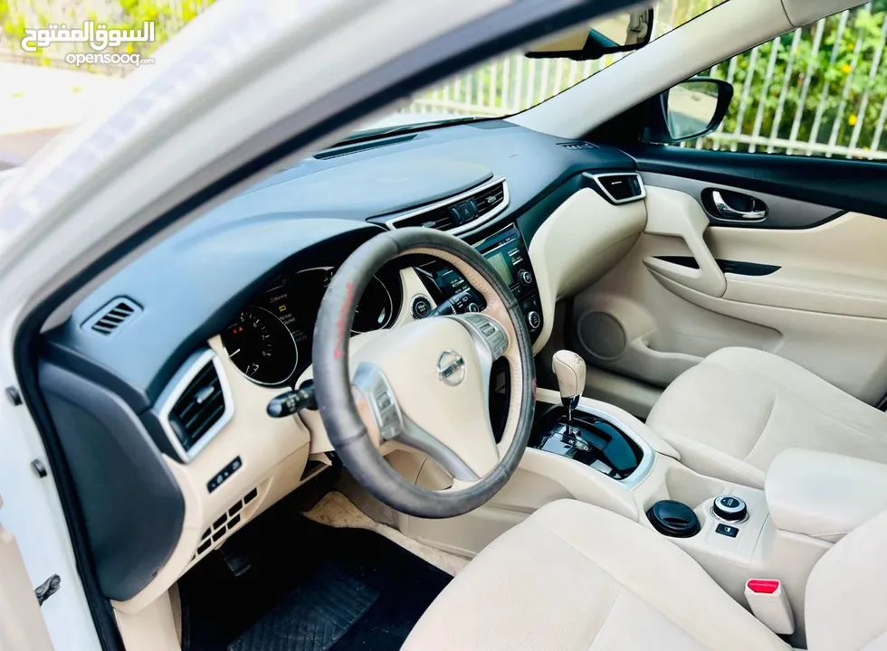 NISSAN XTRAIL 2015 WHITE GCC WITH SUNROOF