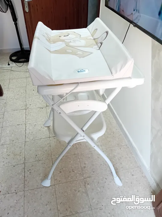 ستناد بانيو حمام وغيار بيبي ماركة ايطالية استعمل بسيط