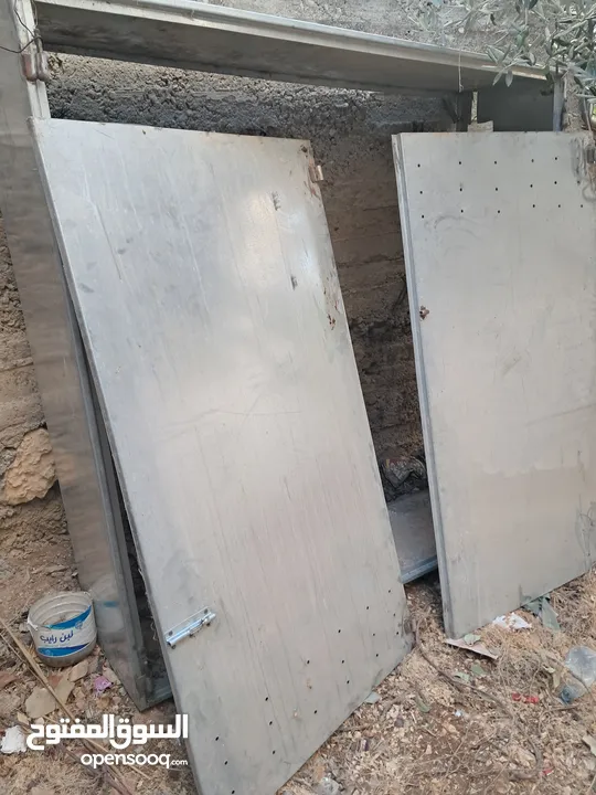 خزانة غاز 3 اسطوانات كبيرة