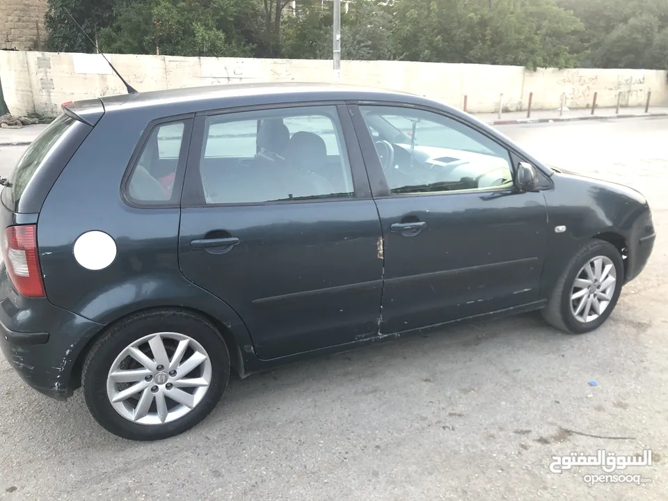 polo 2003  اللون الزيتي