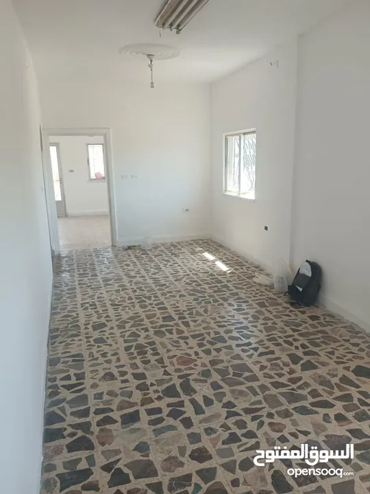 شقة للإيجار بجبل التاج طلوع رغدان
