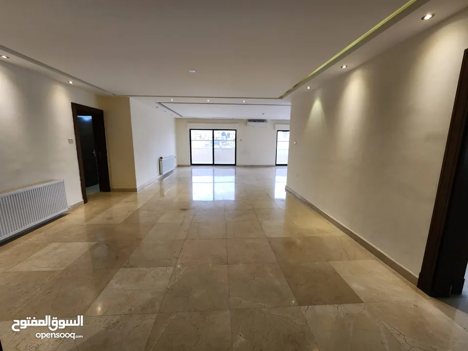 روف فارغ للإيجار في عبدون - ref : 14453