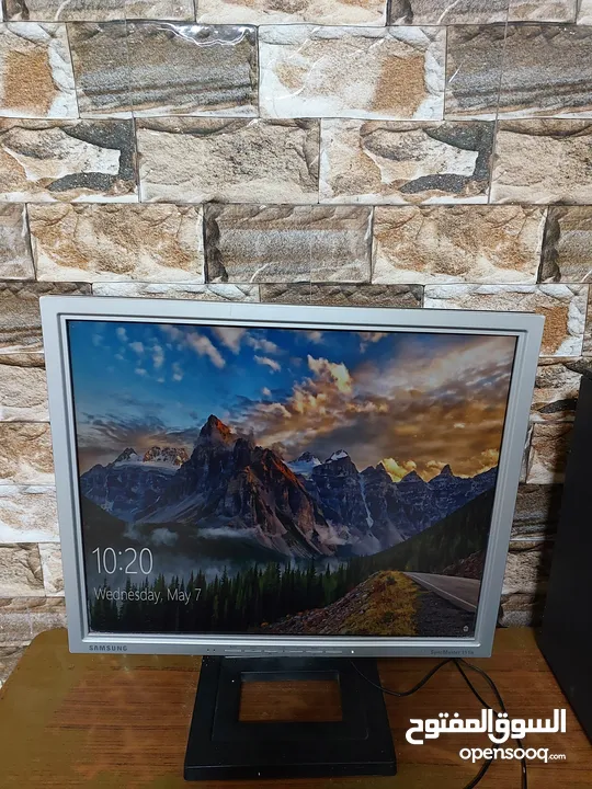 كمبيوتر للبيع كامل مع كيبورد وماوس ويندوز 10 pro