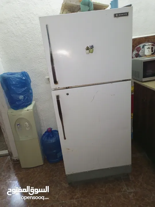 ثلاجه شغاله ما شاء الله عنها بسعر 20 دينار حرققق