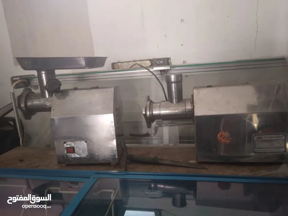 ثلاجة عرض وماكنات فرم