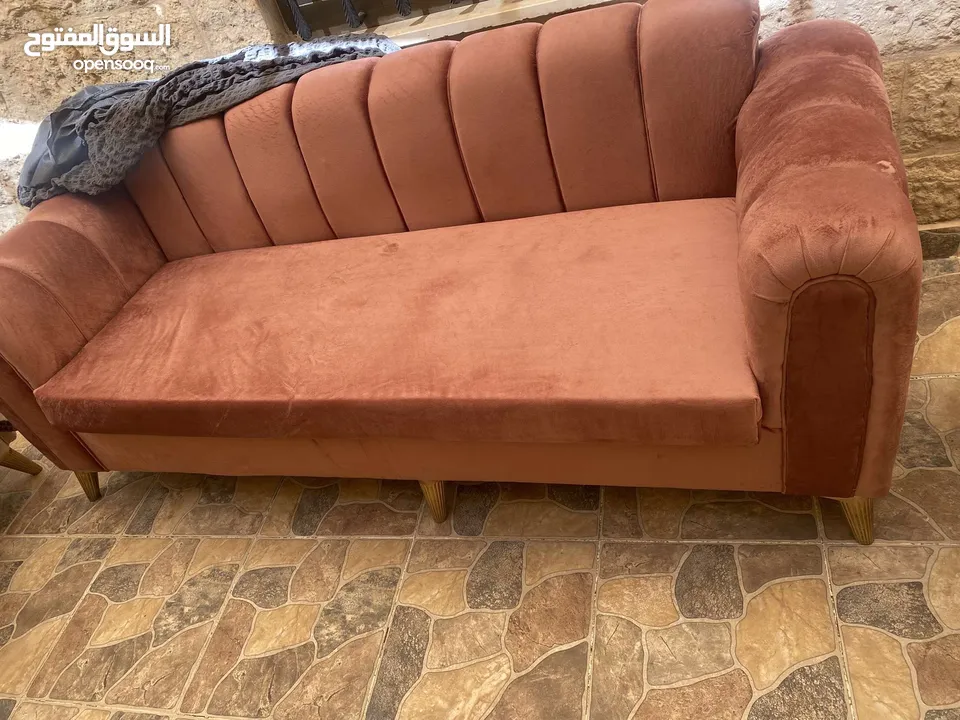 طقم كنب 7 مقاعد بحالة الوكالة  بسعر مغري
