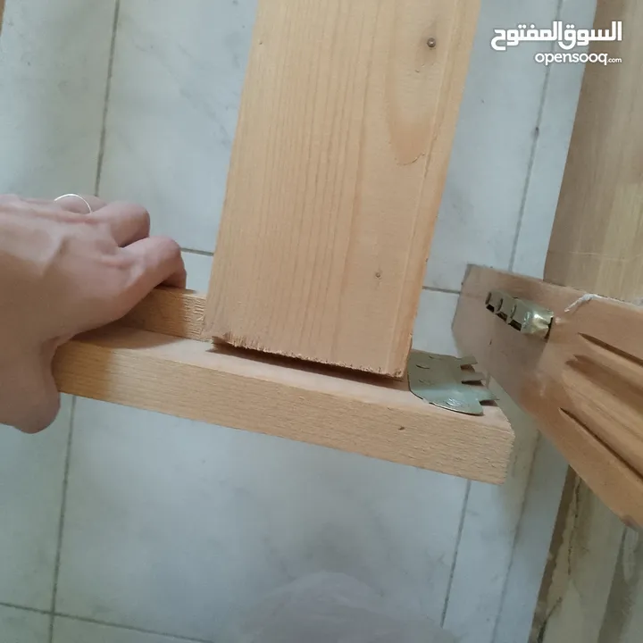 سرير عدد 2 مستعمل حشب زان بحالة جيدة جدا مع فرشات للبيع